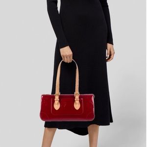 Sale✨Vintage Louis Vuitton Rosewood Avenue bag in red Monogram Vernis